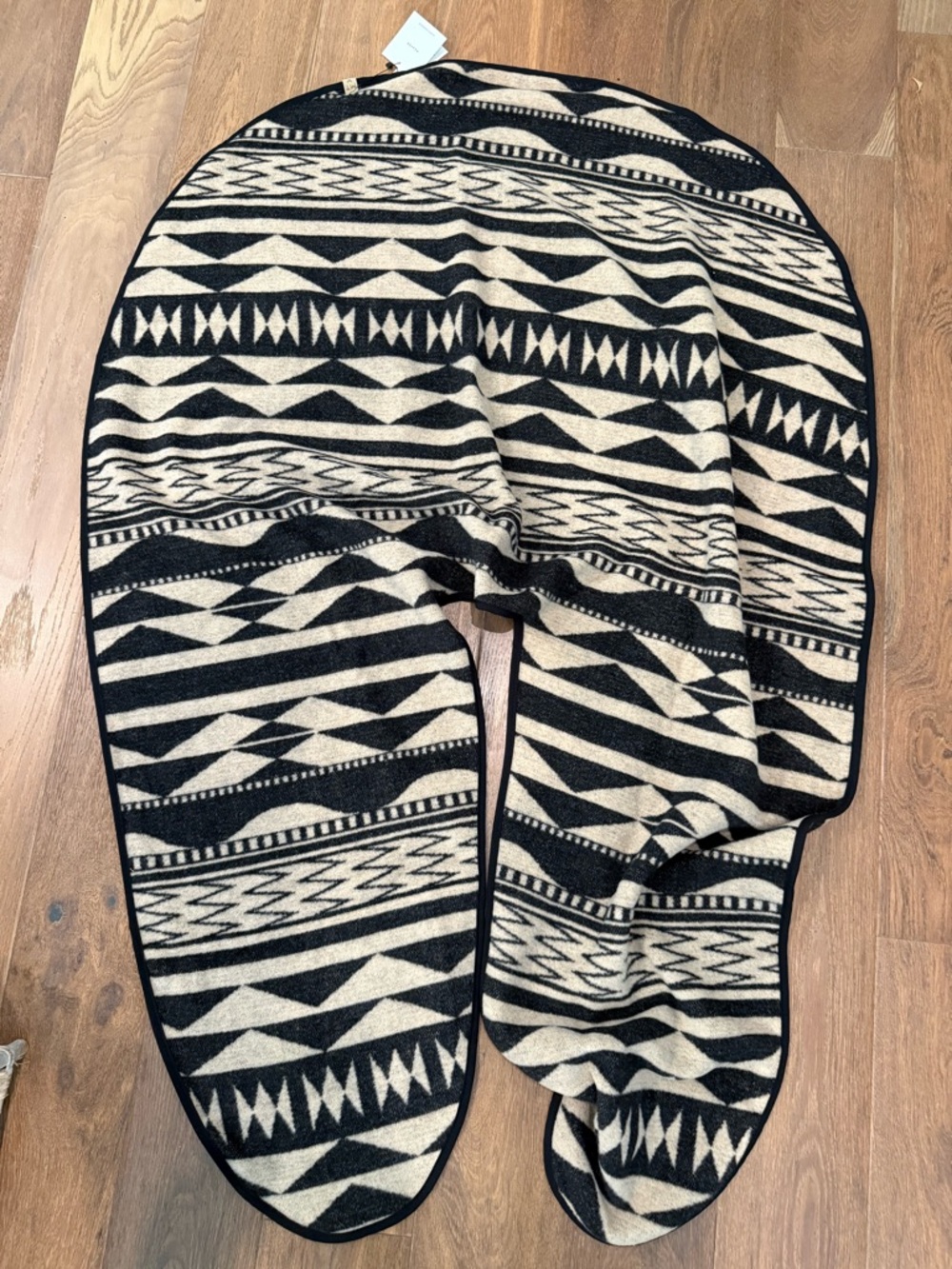 Mini Tipi WEAVER INDIGENOUS SHAWL